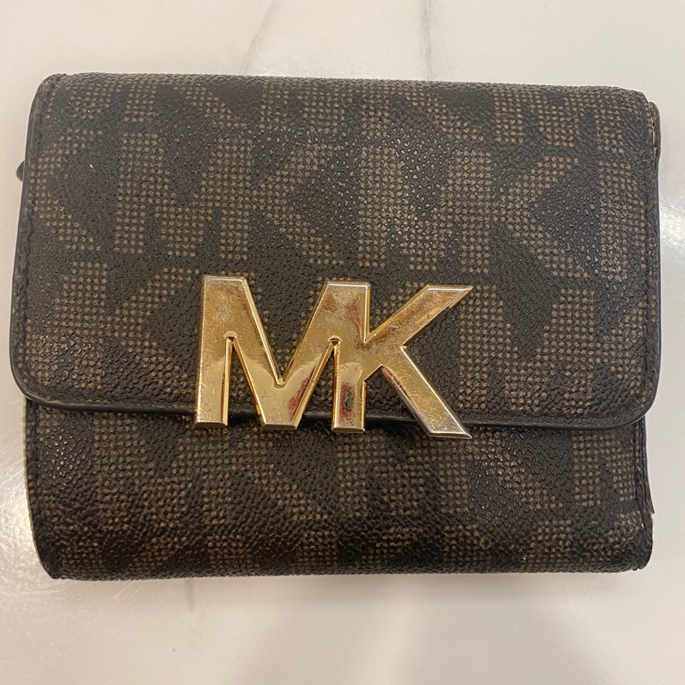 Small MK wallet , good condition.